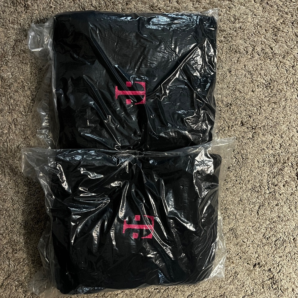 T-MOBILE TUESDAY NEW BLACK THROW BLAKNET 41" X 53" FACTORY SEALED